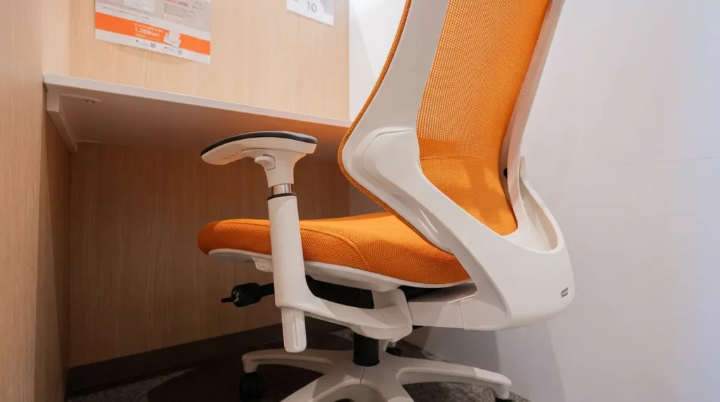 長時間座っても疲れにくいイトーキ製の高機能チェア