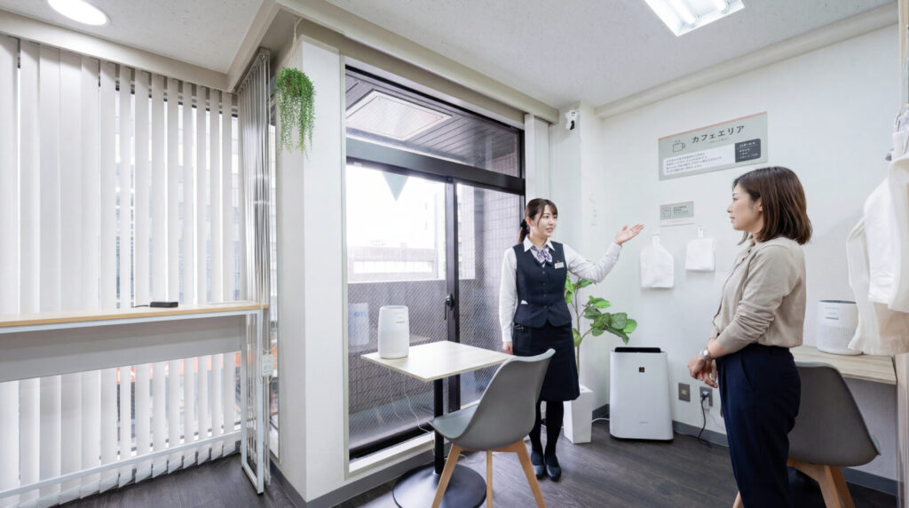 勉強の合間の休憩や軽食に利用できるカフェラウンジ